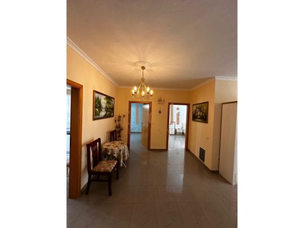 Tirane, jepet me qera apartament 2+1+Aneks+Ballkon Kati 2, 100 m² 650 € (Ish Garda)