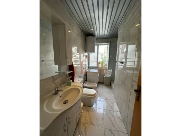 Tirane, jepet me qera apartament 2+1+Aneks+Ballkon Kati 2, 100 m² 650 € (Ish Garda)