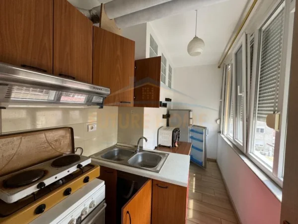 Durres, jepet me qera apartament 1+1 Kati 4, 80 m² 300 € (Prane Kazazit, Durres.)