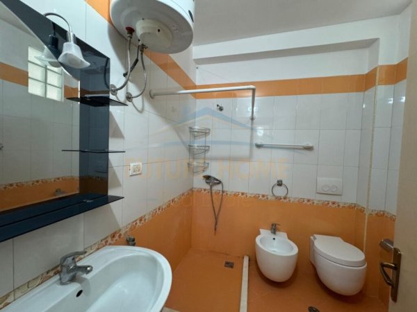 Durres, jepet me qera apartament 1+1 Kati 4, 80 m² 300 € (Prane Kazazit, Durres.)