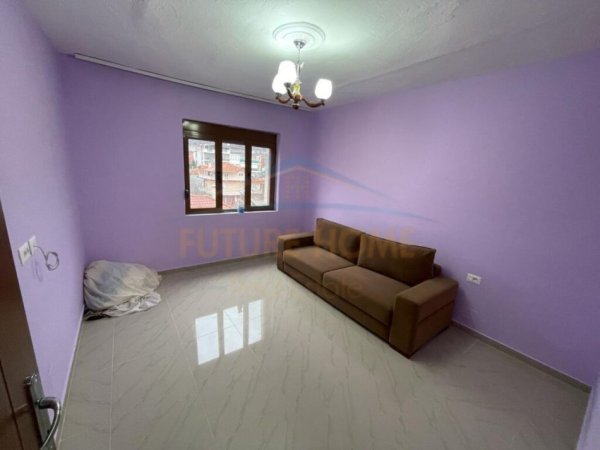 Korce, shitet apartament 2+1+Ballkon Kati 5, 80 m² 36.000 € (Lagjia 4, Korçë)