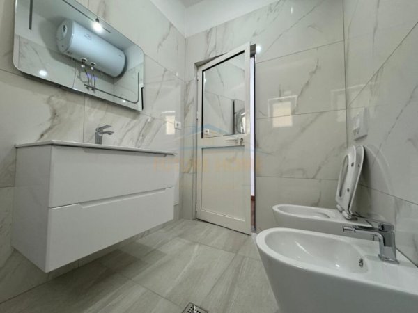 Tirane, jepet me qera apartament 1+1+Aneks Kati 1, 65 m² 600 € (Vilat Gjermane)