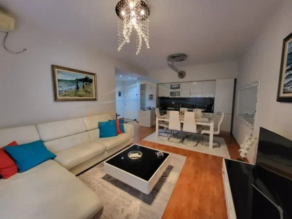 Durres, jepet me qera apartament 2+1 Kati 4, 100 m² 800 € (Vollga, Durres)