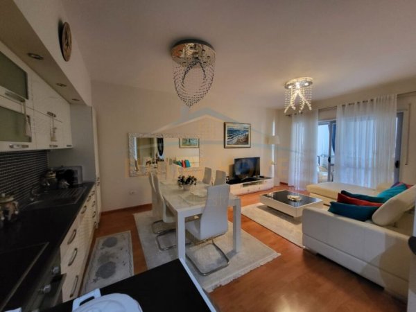 Durres, jepet me qera apartament 2+1 Kati 4, 100 m² 800 € (Vollga, Durres)