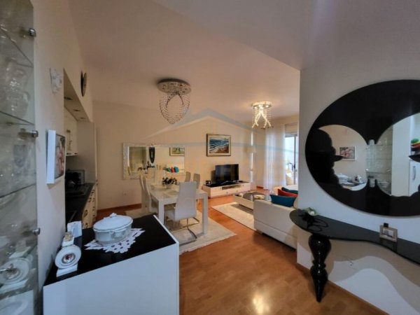 Durres, jepet me qera apartament 2+1 Kati 4, 100 m² 800 € (Vollga, Durres)