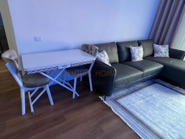 Tirane, jepet me qera apartament 1+1+Ballkon Kati 10, 72 m² 850 € (Rruga e Barrikadave)