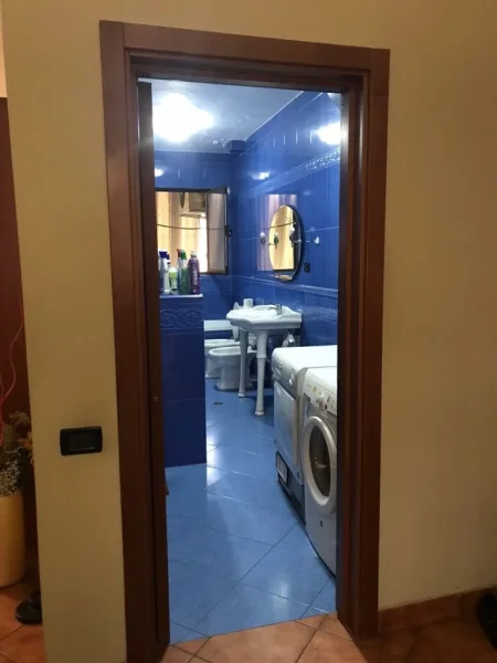 Tirane,Apartament 3+1 me qira  Kati 6, 160 m² 970 € ( Qendra Kristal )