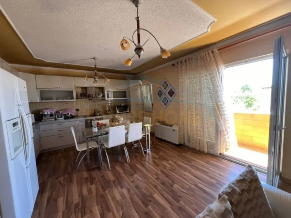 Durres, shitet apartament 3+1 Kati 5, 140 m² 125.000 € (Prane Stadiumit, Durres)