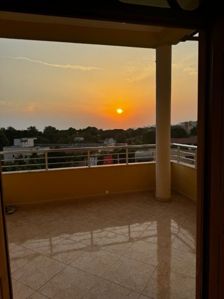 Durres, jepet me qera shtepi 4+1+Ballkon Kati 2, 200 m² 300 € (Plepa, Durres)