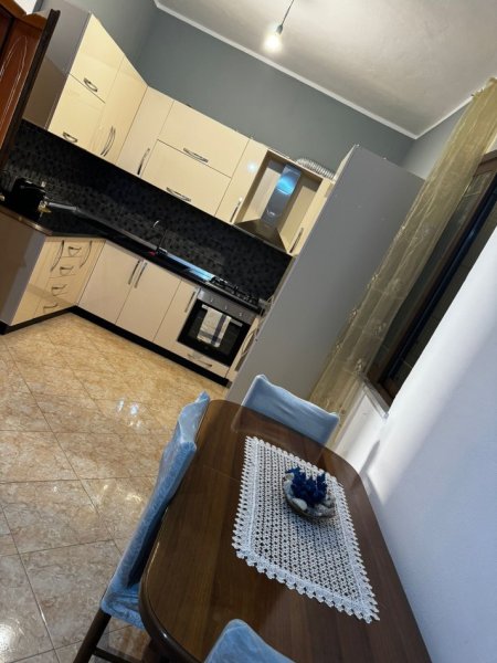Durres, jepet me qera shtepi 4+1+Ballkon Kati 2, 200 m² 300 € (Plepa, Durres)