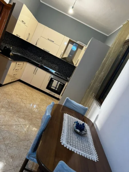 Durres, jepet me qera shtepi 4+1+Ballkon Kati 2, 200 m² 300 € (Plepa, Durres)