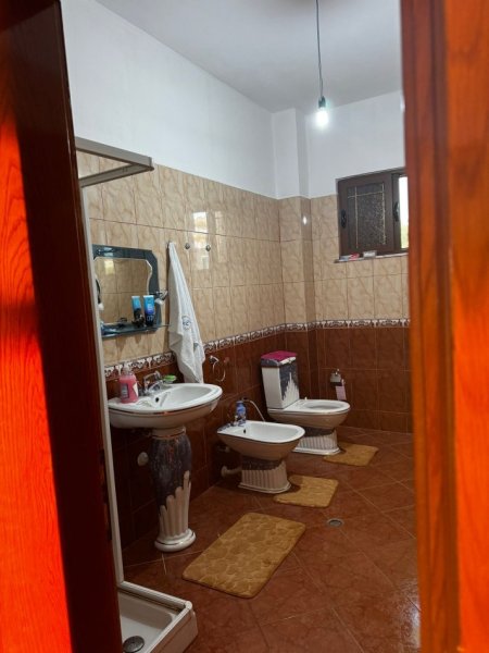 Durres, jepet me qera shtepi 4+1+Ballkon Kati 2, 200 m² 300 € (Plepa, Durres)