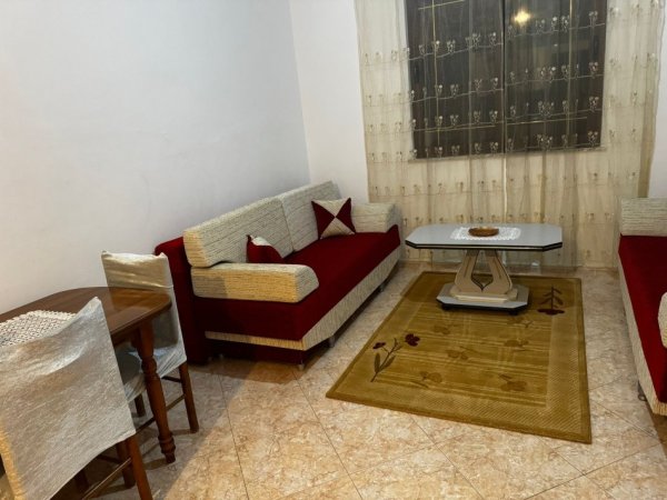 Durres, jepet me qera shtepi 4+1+Ballkon Kati 2, 200 m² 300 € (Plepa, Durres)