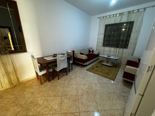 Durres, jepet me qera shtepi 4+1+Ballkon Kati 2, 200 m² 300 € (Plepa, Durres)