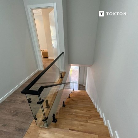 Tirane, jepet me qera Vile 2+1 Kati 2, 180 m² 1000 € (Rruga Dalip Topi) TT 1399
