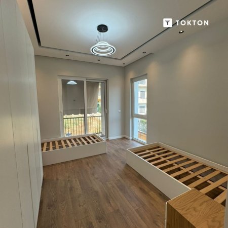 Tirane, jepet me qera Vile 2+1 Kati 2, 180 m² 1000 € (Rruga Dalip Topi) TT 1399
