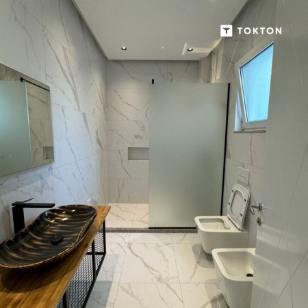 Tirane, jepet me qera Vile 2+1 Kati 2, 180 m² 1000 € (Rruga Dalip Topi) TT 1399