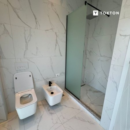 Tirane, jepet me qera Vile 2+1 Kati 2, 180 m² 1000 € (Rruga Dalip Topi) TT 1399