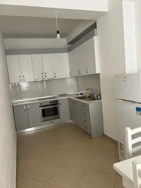 Tirane, Apartament 1+1 me qira  Kati 6, 79 m² 400 € (Teodore Keko)