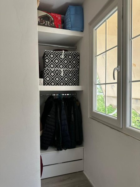 Tirane, jepet me qera apartament 2+1+Ballkon Kati 2, 90 m² 550 € (Astir , Vila L1 , te rrugica e pasticeri nela)