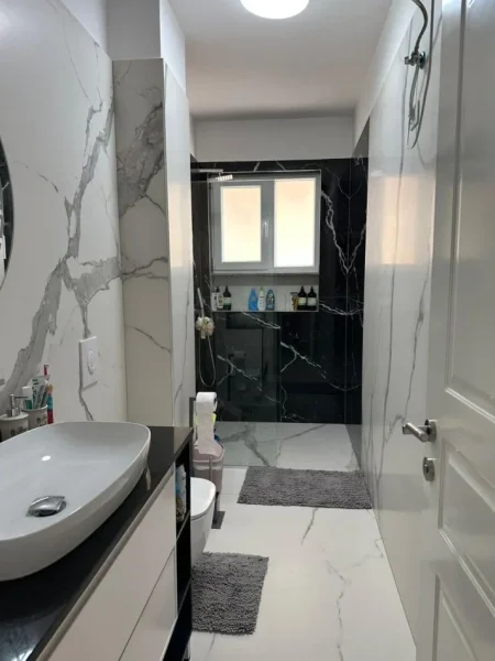 Tirane, jepet me qera apartament 2+1+Ballkon Kati 2, 90 m² 550 € (Astir , Vila L1 , te rrugica e pasticeri nela)