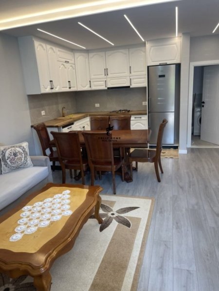 Tirane, jepet me qera apartament 2+1+Ballkon Kati 1, 70 m² 500 € (RRUGA 5 MAJI)