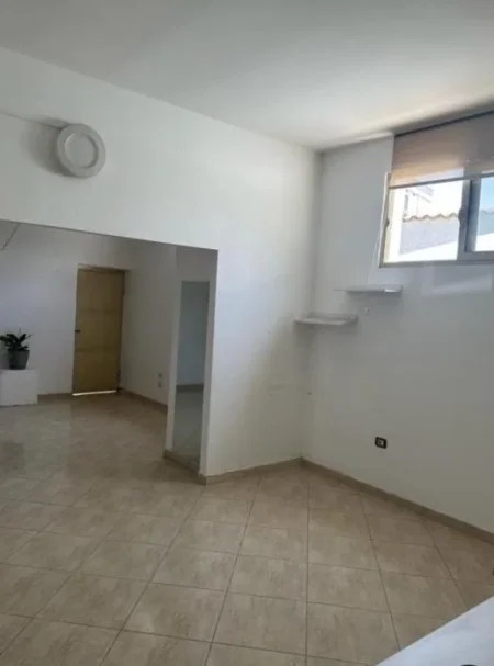 Tirane, jepet me qera zyre Kati 0, 50 m² 400 € (Laprake)