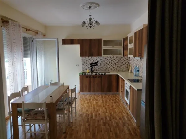 Tirane, jepet me qera apartament 2+1 Kati 3, 120 m² 700 € (KOPSHTI ZOOLOGJIK)