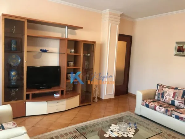 Tirane, jap me qera apartament 2+1+Ballkon , 110 m² 650 € (Myslym Shyr, rruga Islam Alla)