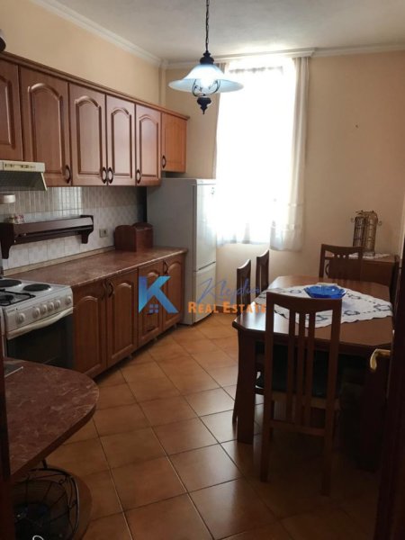 Tirane, jap me qera apartament 2+1+Ballkon , 110 m² 650 € (Myslym Shyr, rruga Islam Alla)