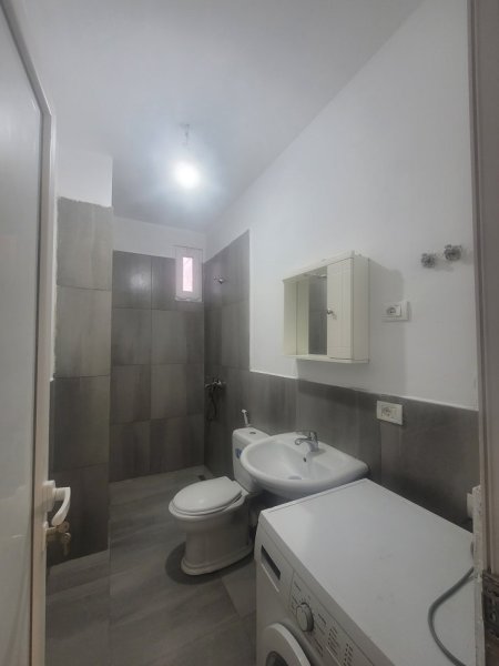 Tirane, jepet me qera Vile 1+1 , 40 m² 250 € (Kasem Qafzezi)