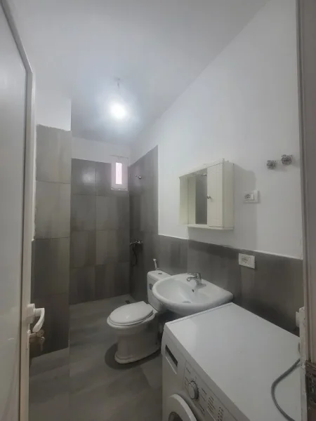 Tirane, jepet me qera Vile 1+1 , 40 m² 250 € (Kasem Qafzezi)