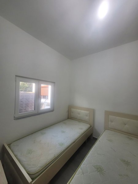 Tirane, jepet me qera Vile 1+1 , 40 m² 250 € (Kasem Qafzezi)