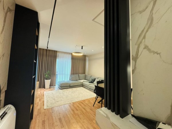 Tirane, shitet apartament 1+1 , 75 m² 155.000 € (Rruga 5 Maji, ne fillim perballe Emerald Center)