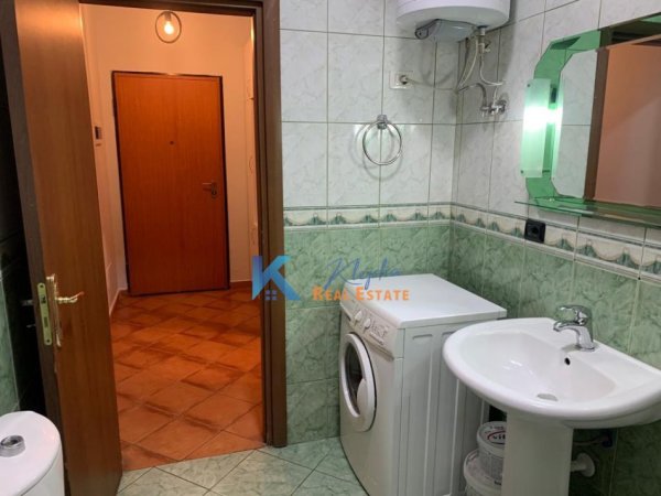 Tirane, jap me qera apartament 1+1+Ballkon Kati 10, 60 m² 500 € (1+1 per qira te kompleksi Panorama)
