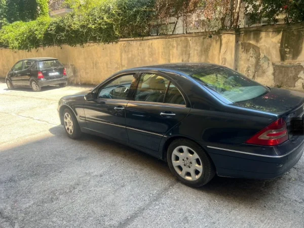 Tirane, shitet makine Mercedez Benz Nafte, e zeze automatik Kondicioner 290.000 km 4.500 €