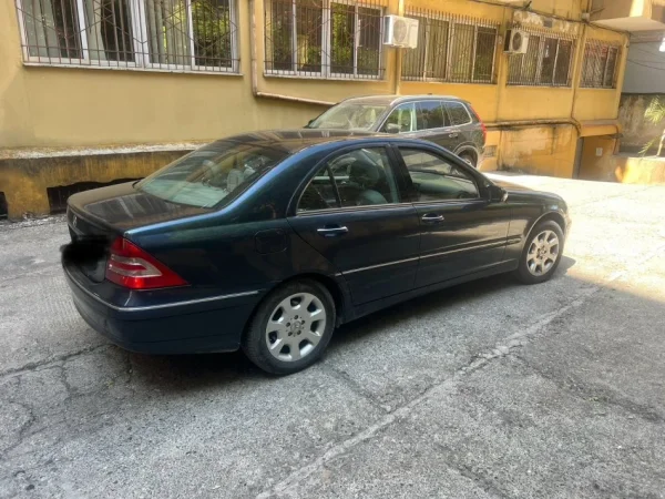 Tirane, shitet makine Mercedez Benz Nafte, e zeze automatik Kondicioner 290.000 km 4.500 €