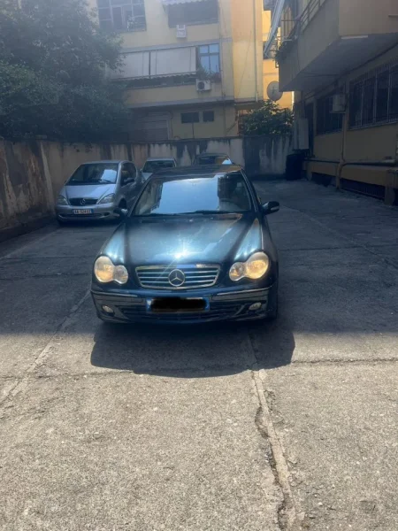 Tirane, shitet makine Mercedez Benz Nafte, e zeze automatik Kondicioner 290.000 km 4.500 €