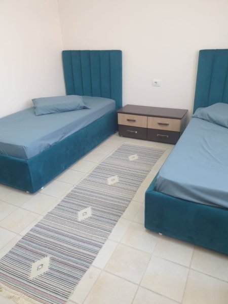 Tirane, jepet me qera apartament 2+1+Ballkon Kati 3, 115 m² 700 € (Tek Mozaiku, Rruga Muhamet Gjollesha)