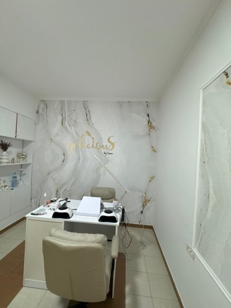 Tirane, jepet me qera ambjent biznesi Kati 1, 20 m² 250 € (Arkitekt Kasemi Brryl)