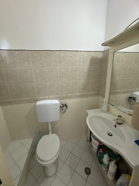 Tirane, jepet me qera ambjent biznesi Kati 1, 20 m² 250 € (Arkitekt Kasemi Brryl)