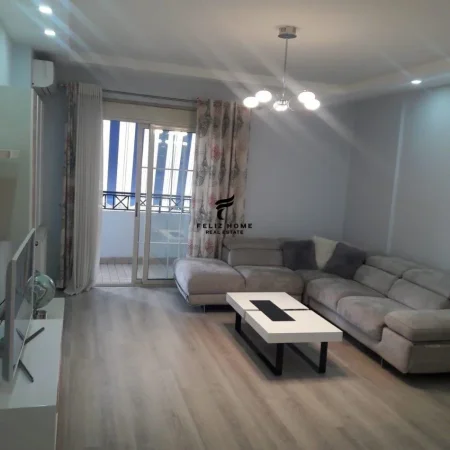 Tirane, jepet me qera dyqan Kati 6, 120 m² 1.000 € (QENDER)
