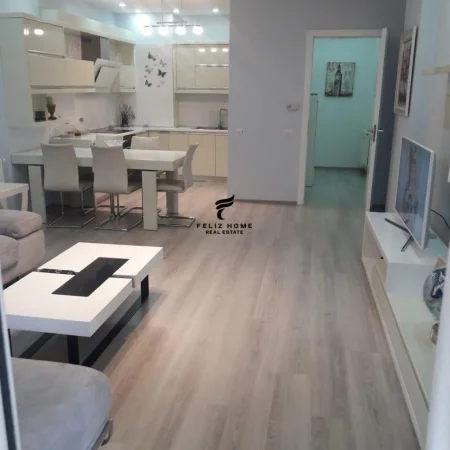Tirane, jepet me qera dyqan Kati 6, 120 m² 1.000 € (QENDER)