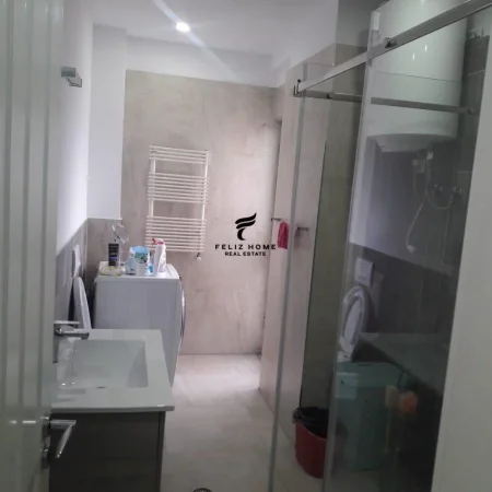 Tirane, jepet me qera dyqan Kati 6, 120 m² 1.000 € (QENDER)