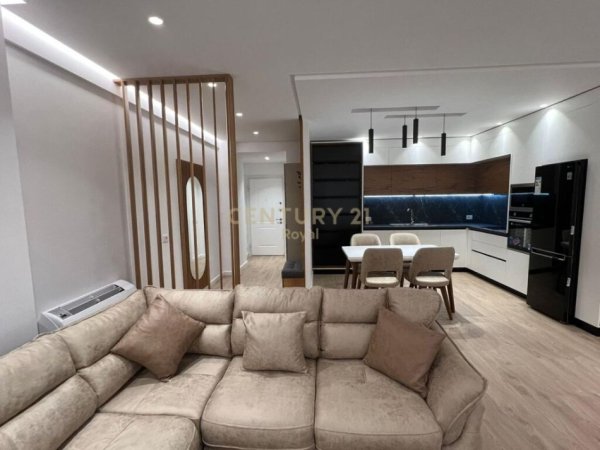 Tirane, jepet me qera apartament 1+1 Kati 3, 120 m² 1.100 € (zog i zi)