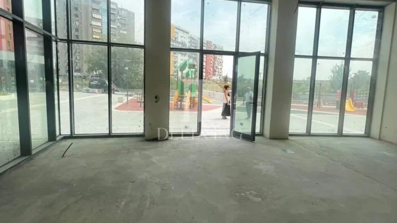 Tirane, jepet me qera ambjent biznesi Kati 0, 105 m² 2.625 € (Residenca Lake View)