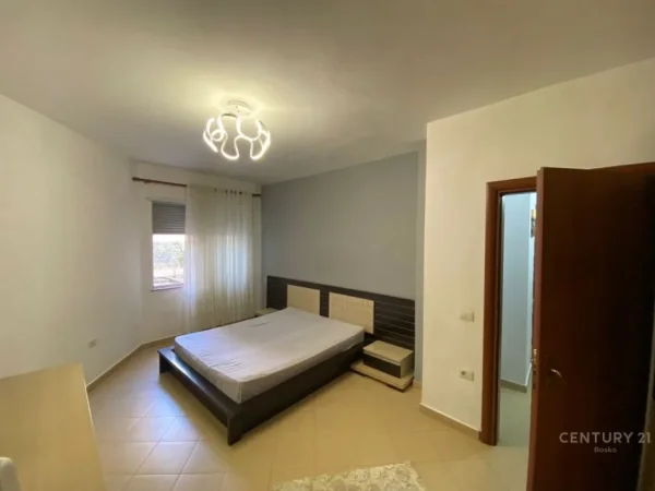 Tirane, jepet me qera apartament 1+1 Kati 2, 65 m² 350 € (fresku)