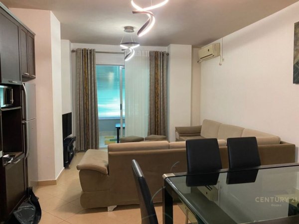 Tirane, jepet me qera apartament 1+1 Kati 2, 65 m² 350 € (fresku)