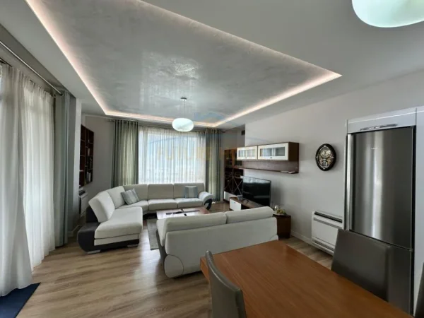 Tirane, shes apartament 2+1 Kati 4, 275.000 € (Kopshti Botanik)