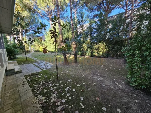 Durres, shitet Vile 2 Katshe , 1.250 m² 500.000 € (Lura 1, Gjiri i Lalzit, Durres)